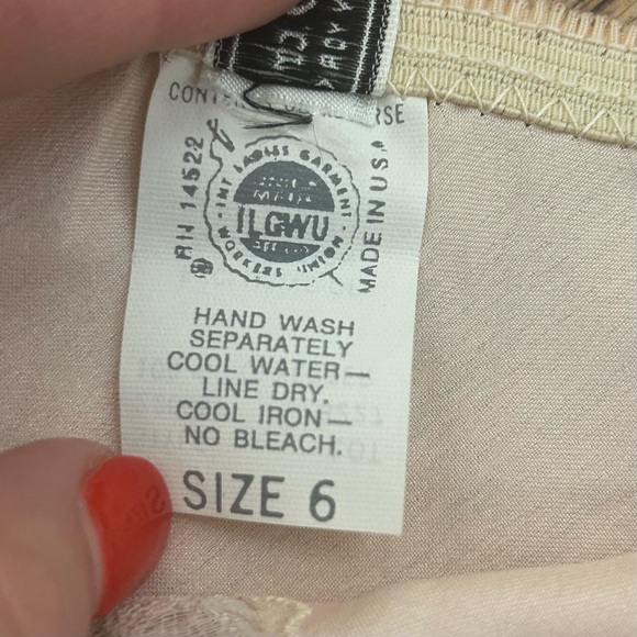 *SOLD*VTG Christian Dior Peach Silky Satin And Floral Lace Panty ILGWU NWT Size6 - Picture 6 of 12